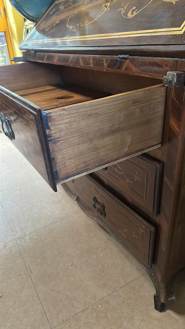 18th-century Genoese ribstand