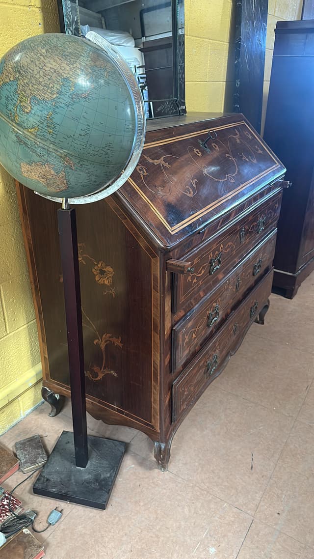 18th-century Genoese ribstand